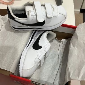 BNIB Nike kids 12.5 Cortez Basic sneaker unisex